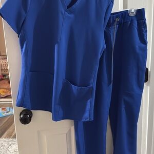 Fabletics Royal Blue Scrub Set – Top (M) & Jogger Pants (L Short)